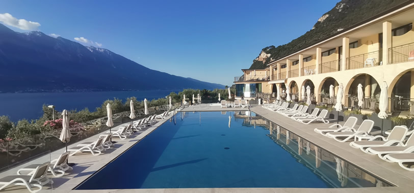 Swimming pool with view of Lake Garda