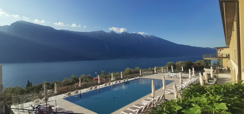 Panoramic swimming pool with lake view