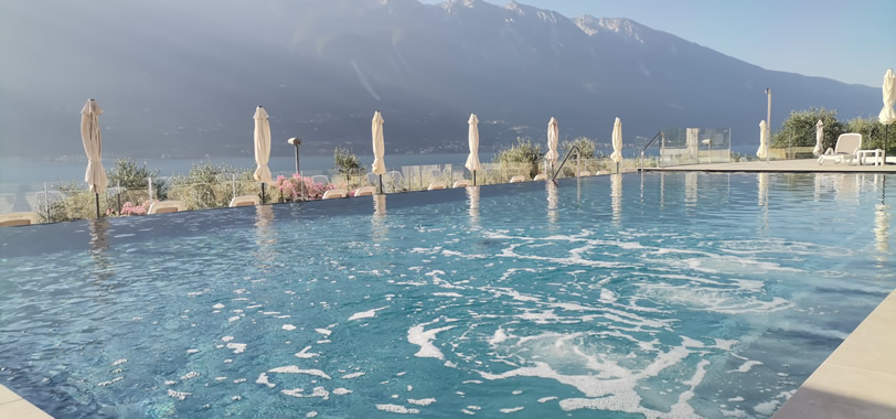 Infinity pool with hydromassage